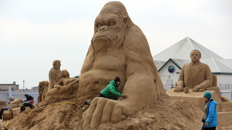 Illustration for article titled 11 Splendid Sand Sculptures Made For the Movie Geek